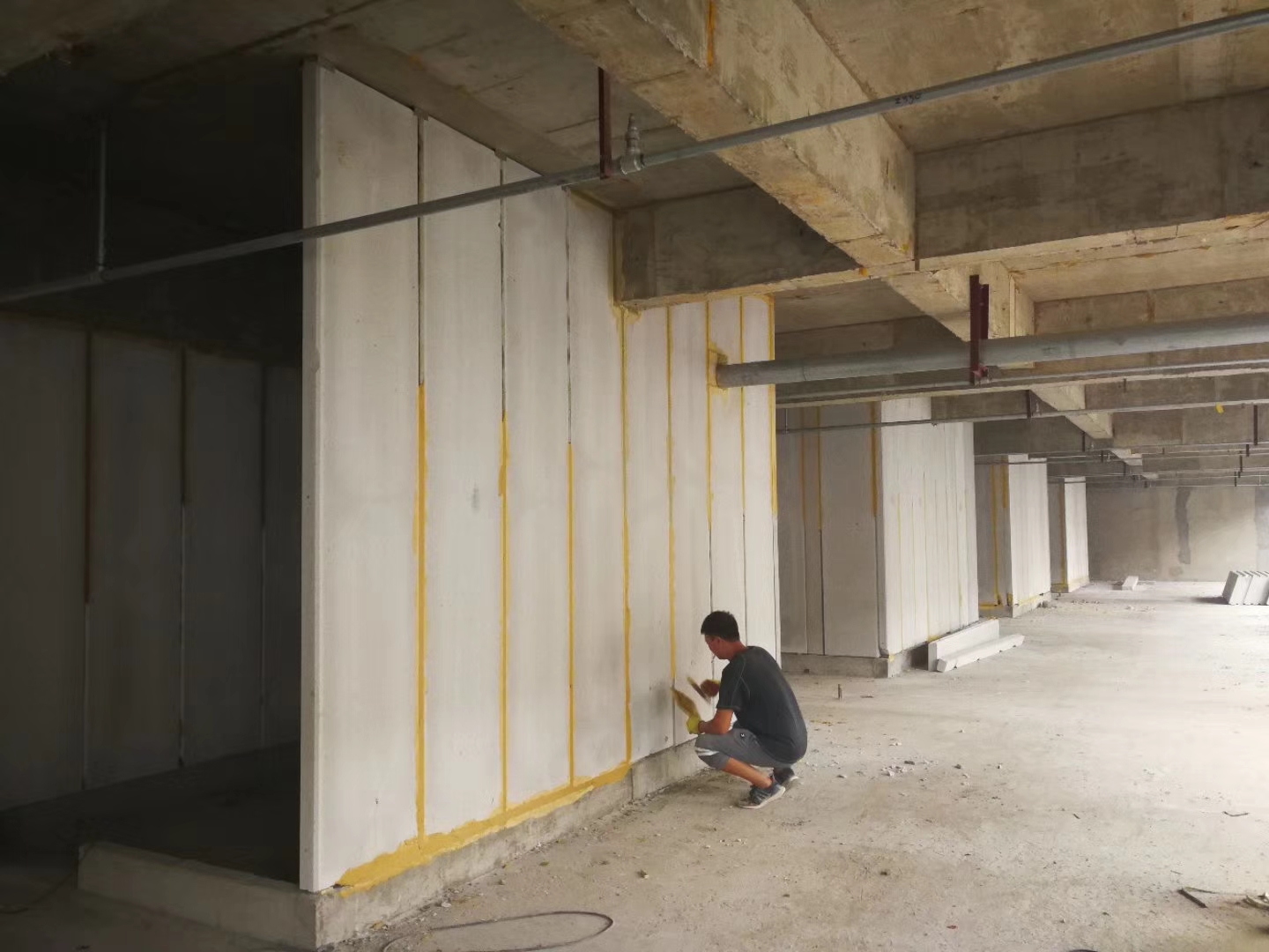 邛崃无机发泡轻骨料混凝土隔墙板施工技术性能研究